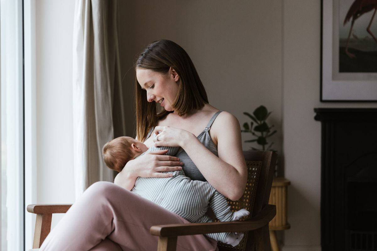 Mleko nocne – jak pomaga dziecku (i Tobie!) lepiej spać?